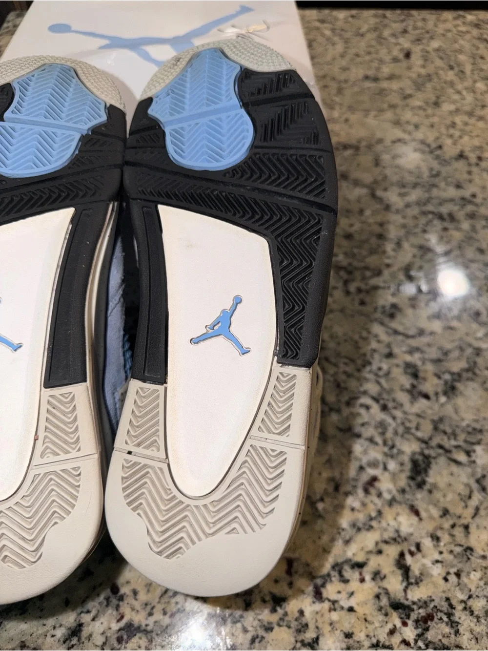 Size 8.5 Jordan 4 Retro University Blue SKU CT8527-400 Used Damaged Box